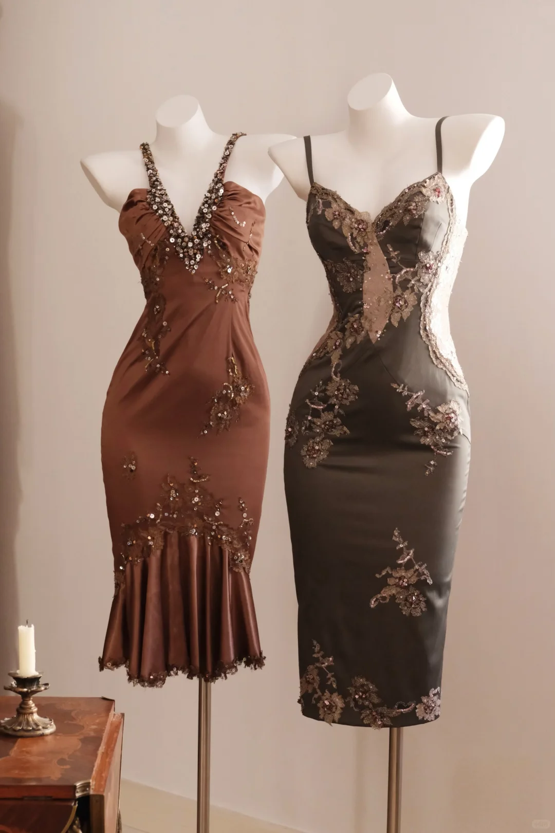 Sexy Brown Sheath V Neck Appliques Lace Beaded Satin Short Homecoming Dress Outfits SH5117