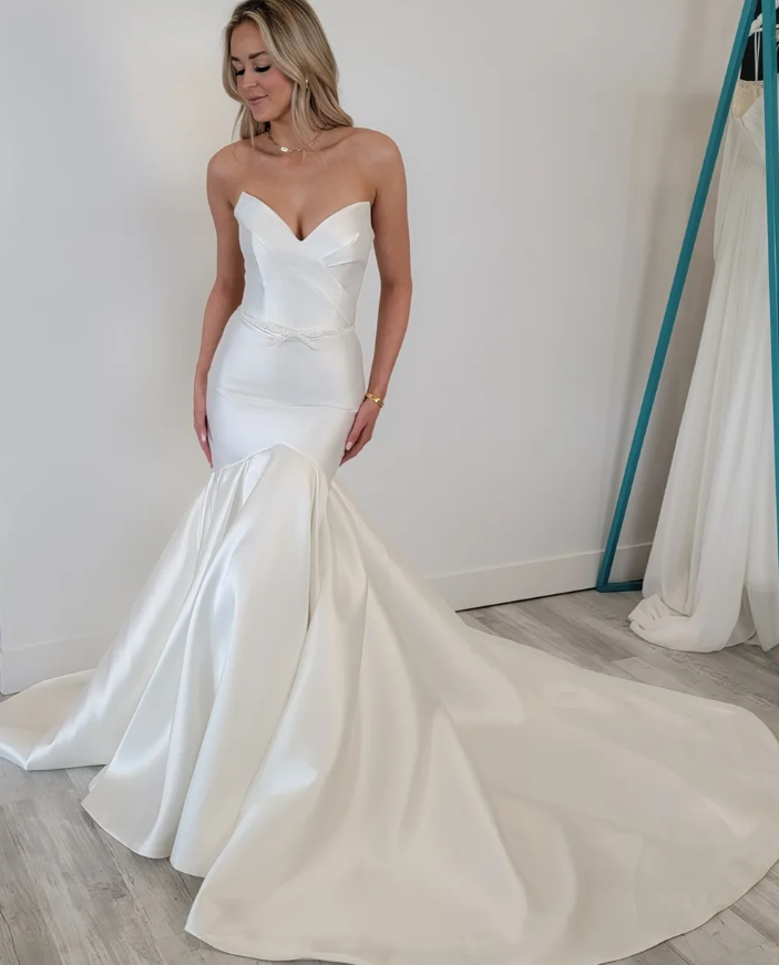 Classic Mermaid Sweetheart Neck White Satin Long Train Wedding Dress SH7132