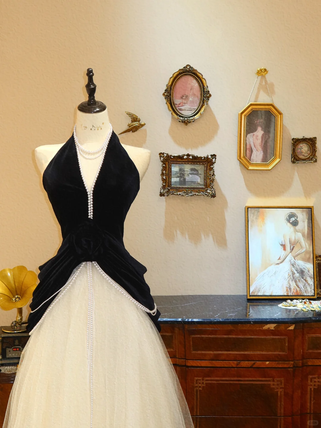 Classic A Line Halter Pearl Black Velvet White Tulle Prom Dress Evening Dress SH7362