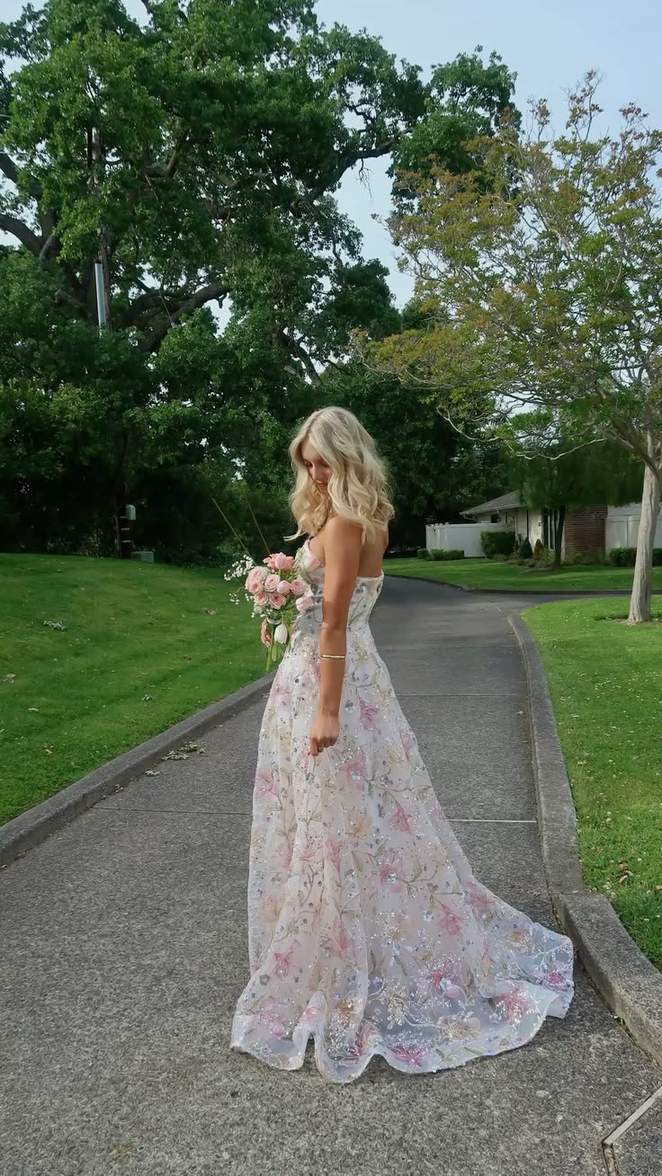 Princess Ball Gown Sweetheart Neck Sequin Tulle Prom Dress Evening Dress SH7204