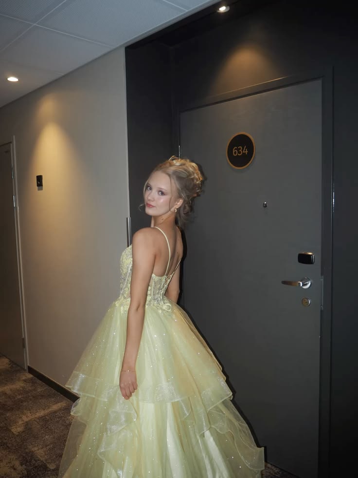 Pretty Yellow A Line Spaghetti Straps Beaded Sequin Corset Tulle Prom Dress SH6420