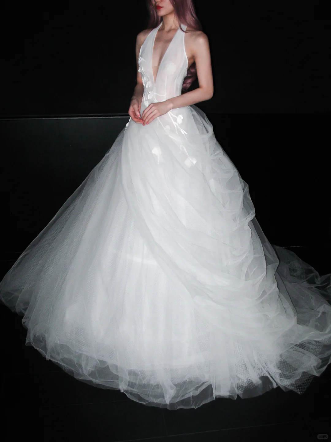 White Princess Ball Gown V Neck Appliques Tulle Wedding Dress SH5551