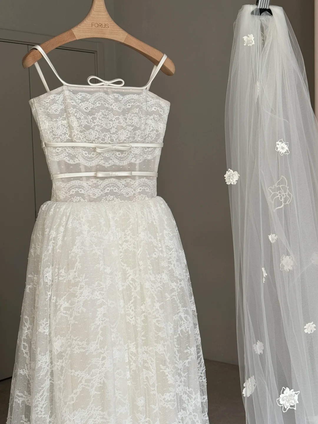 Cute Ball Gown Spaghetti Straps White Bow Lace Wedding Dress SH5077 (without Veil)