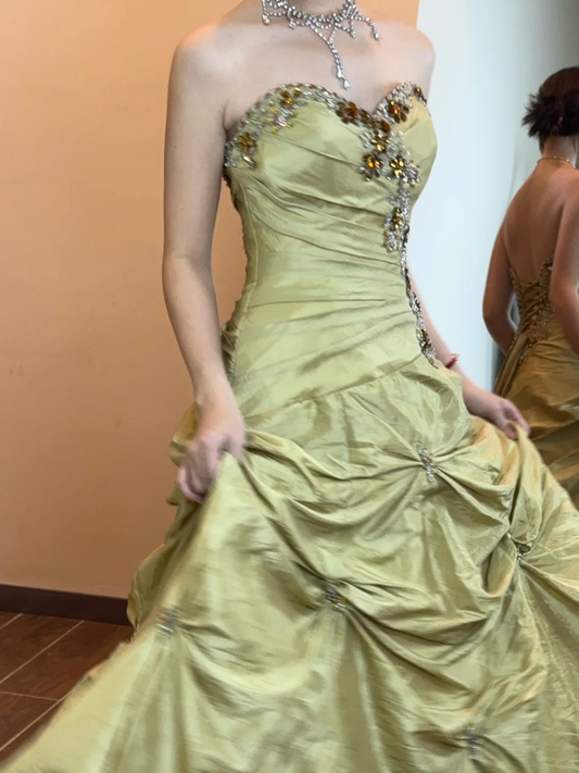 Green Vintage Ball Gown Strapless Layered Beaded Satin Long Prom Dress 16th Birthday Dress SH5212