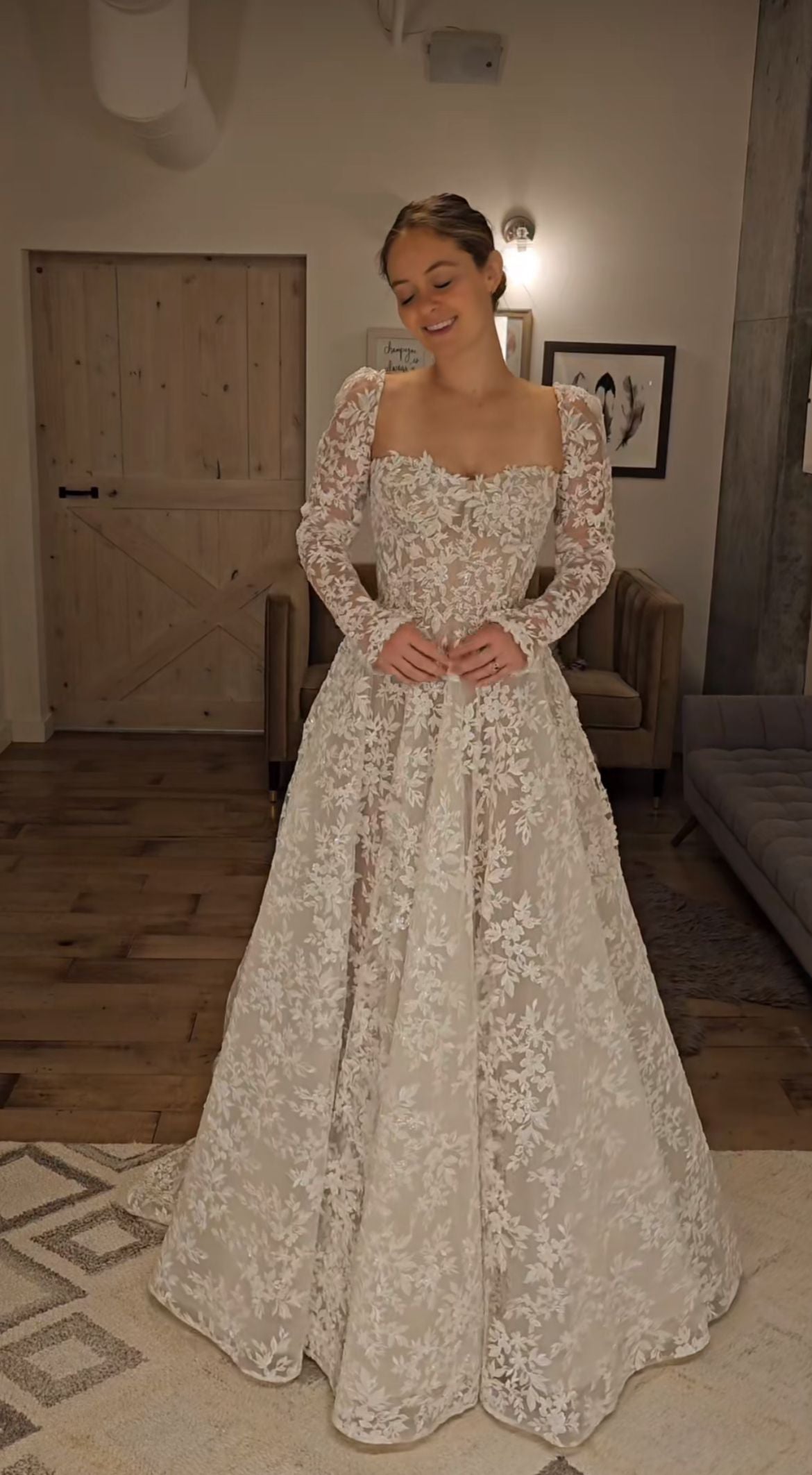 Elegant A Line Long Sleeve Exquisite White Lace Long Wedding Dress SH8247