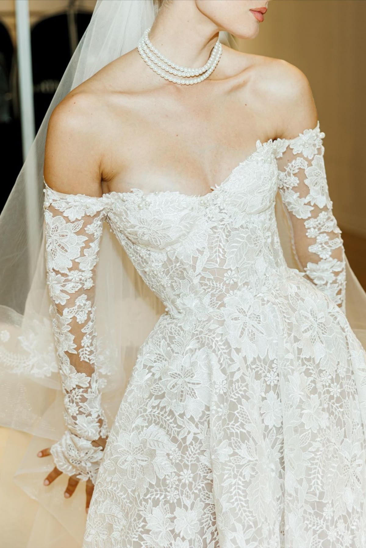 Romantic Ball Gown Long Sleeve White Lace Long Wedding Dress SH7071