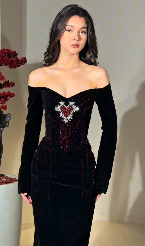 Sexy Black A Line Long Sleeve Exquisite Red Beaded Velvet Long Prom Dress Evening Dress SH6749
