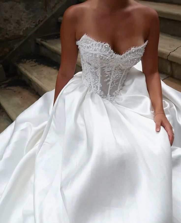 Sweety White Ball Gown Sweetheart Neck Pearl Lace Satin Long Wedding Dress SH4774