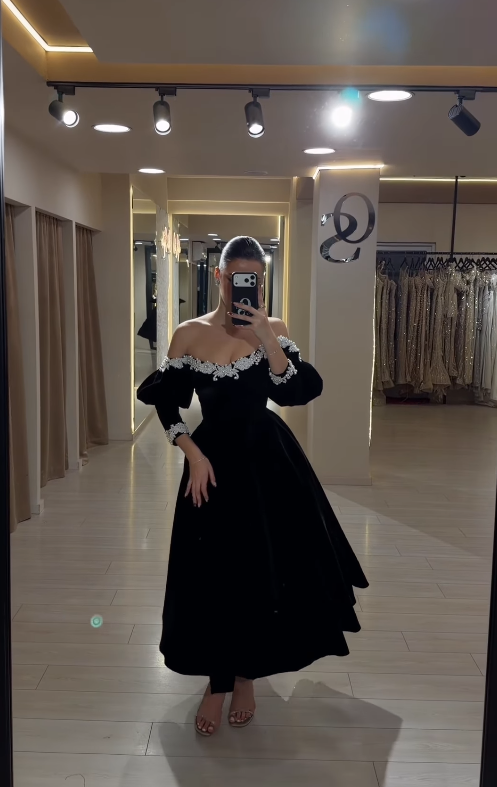 Elegant A Line Long Sleeve Pearl Black Velvet Long Prom Dress SH5301