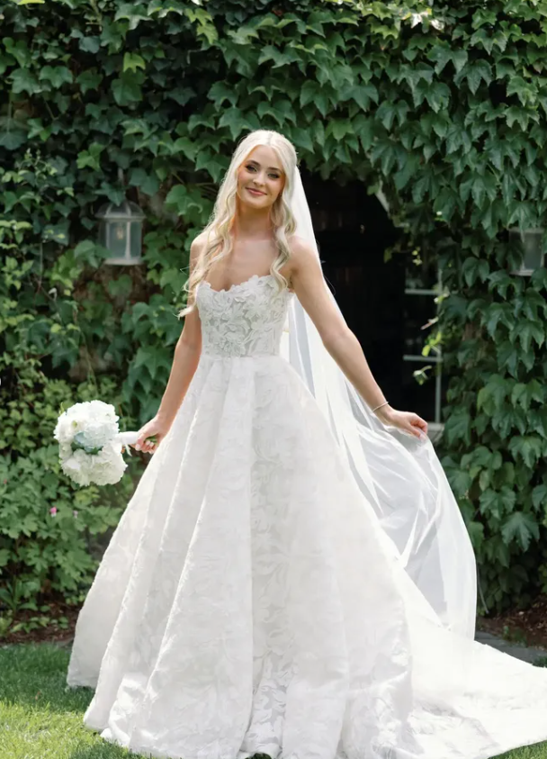 Beautiful Ball Gown Sweetheart Neck White Floral Lace Wedding Dress SH6987