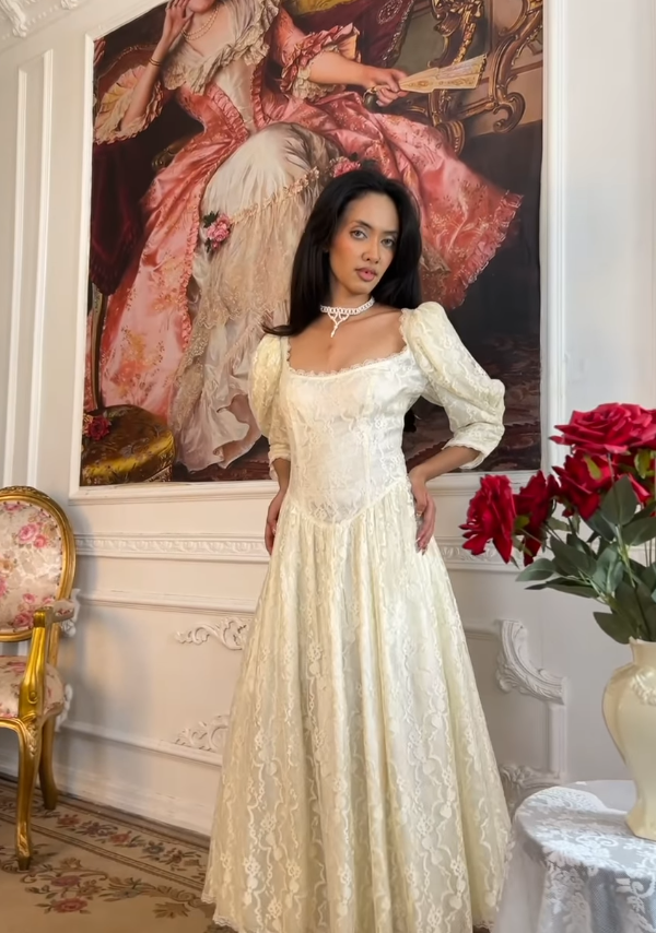 Ivory Vintage Ball Gown Long Sleeve Lace Long Prom Dress SH5487