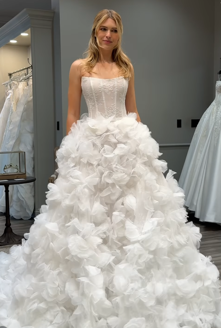 Stunning Ball Gown Strapless White Lace Floral Tulle Long Wedding Dress SH8583