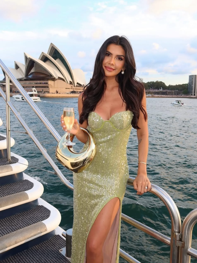 Shiny Green Sheath Spaghetti Strap Sequin Open Back Prom Dress Evening Dress with Slit SH4044