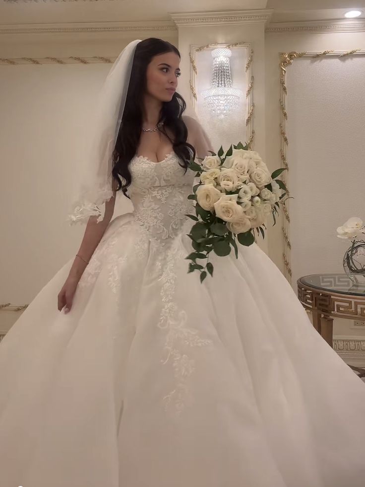 New A Line Strapless Exquisite Lace Appliques Tulle Long Wedding Dress SH8754