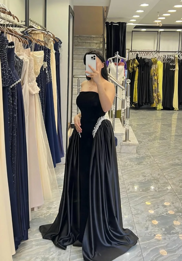 Pretty Black A Line Strapless Beaded Velvet Satin Long Prom Dress Wedding Guest Dress SH5408