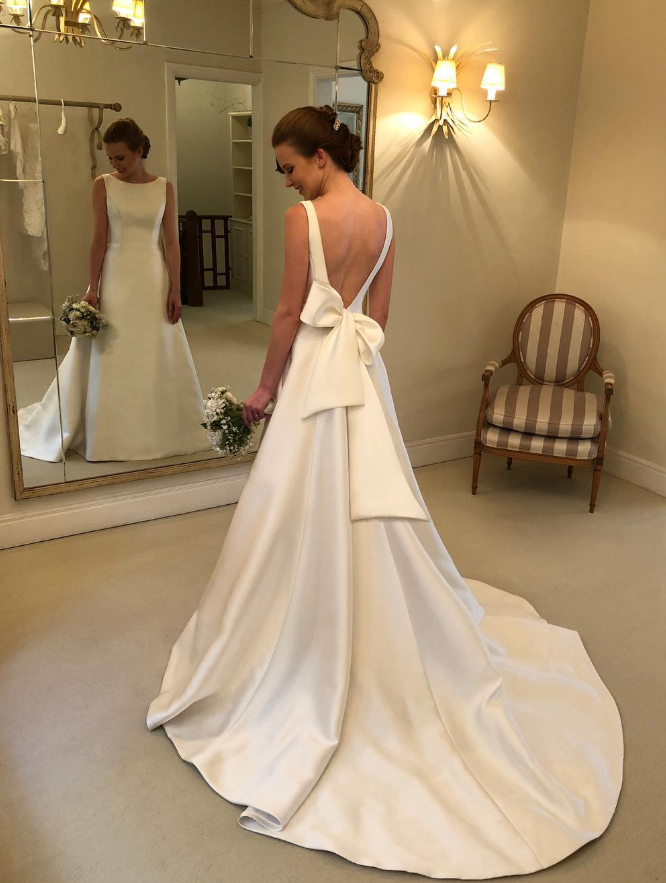 Cute Bow A Line Round Neck White Satin Backless Long Wedding Dress SH5307