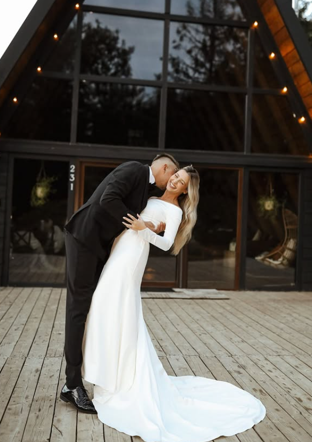 Classic Mermaid Long Sleeve White Satin Long Train Wedding Dress SH6024