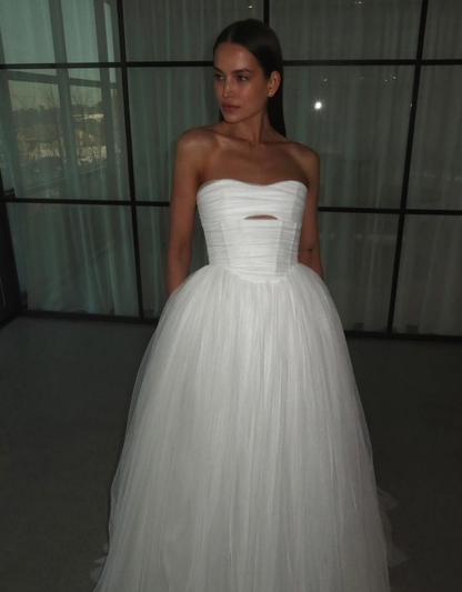 Simple A Line Sweetheart Neck White Tulle Long Wedding Dress SH5286