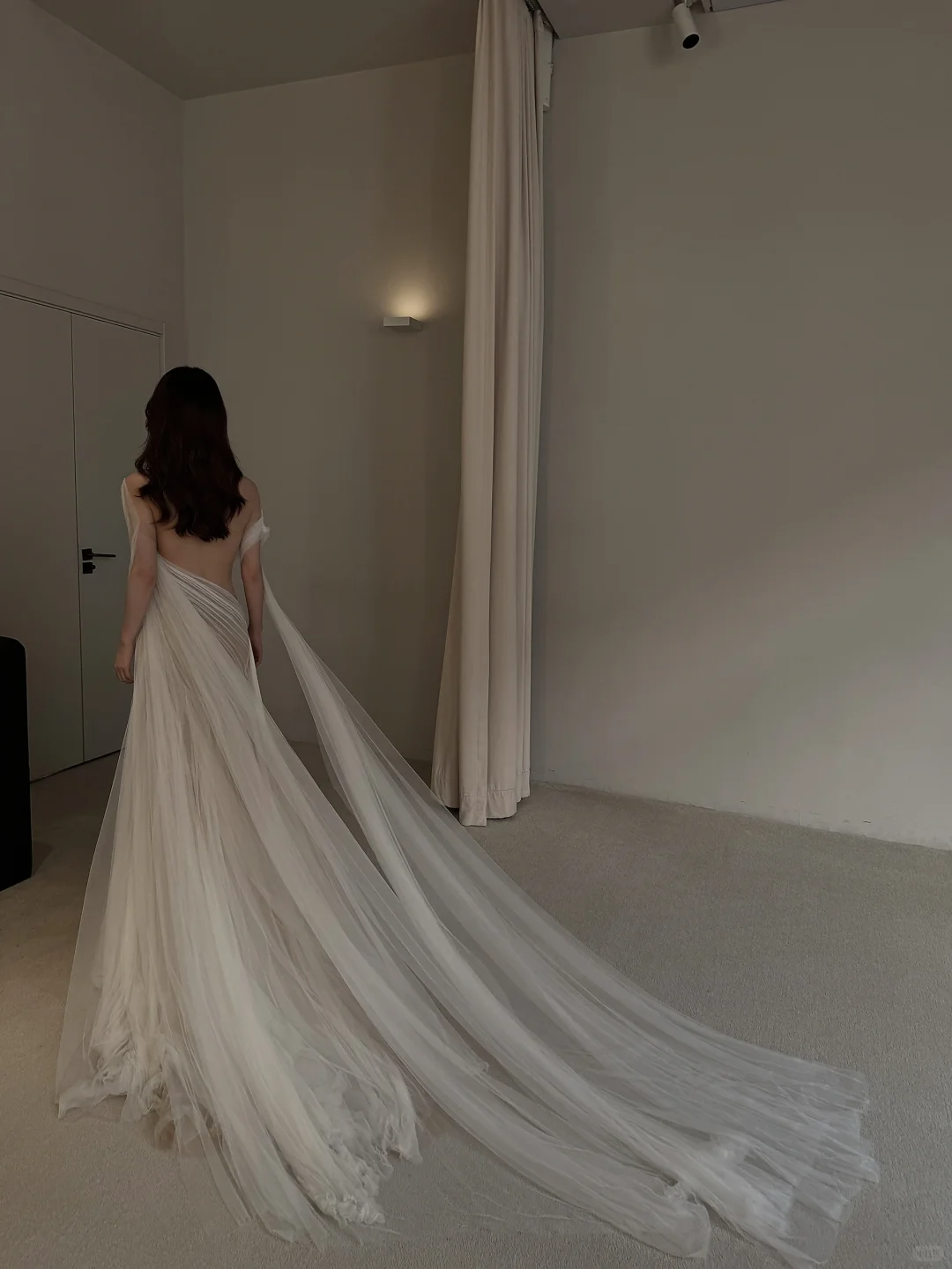 High-class Ball Gown Off the Shoulder Tulle Long Wedding Dress SH4753