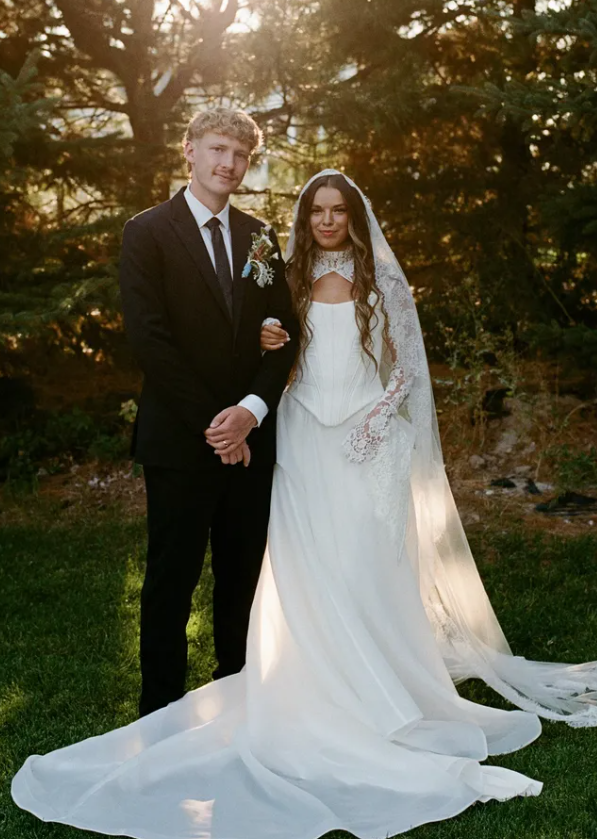 Modern Ball Gown Long Sleeve White Lace Satin Chiffon Long Wedding Dress SH7146