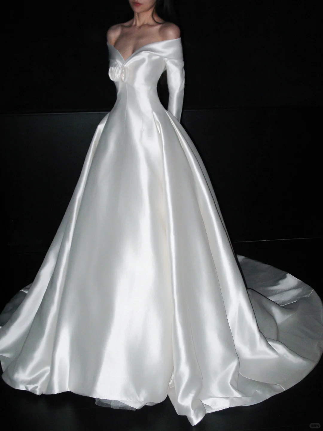 Elegant Ball Gown Long Sleeve Rose White Satin Long Train Wedding Dress SH6672