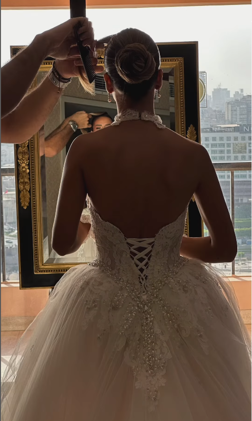 Elegant Exquisite Rhinestone Ball Gown Halter White Lace Tulle Long Wedding Dress SH4937