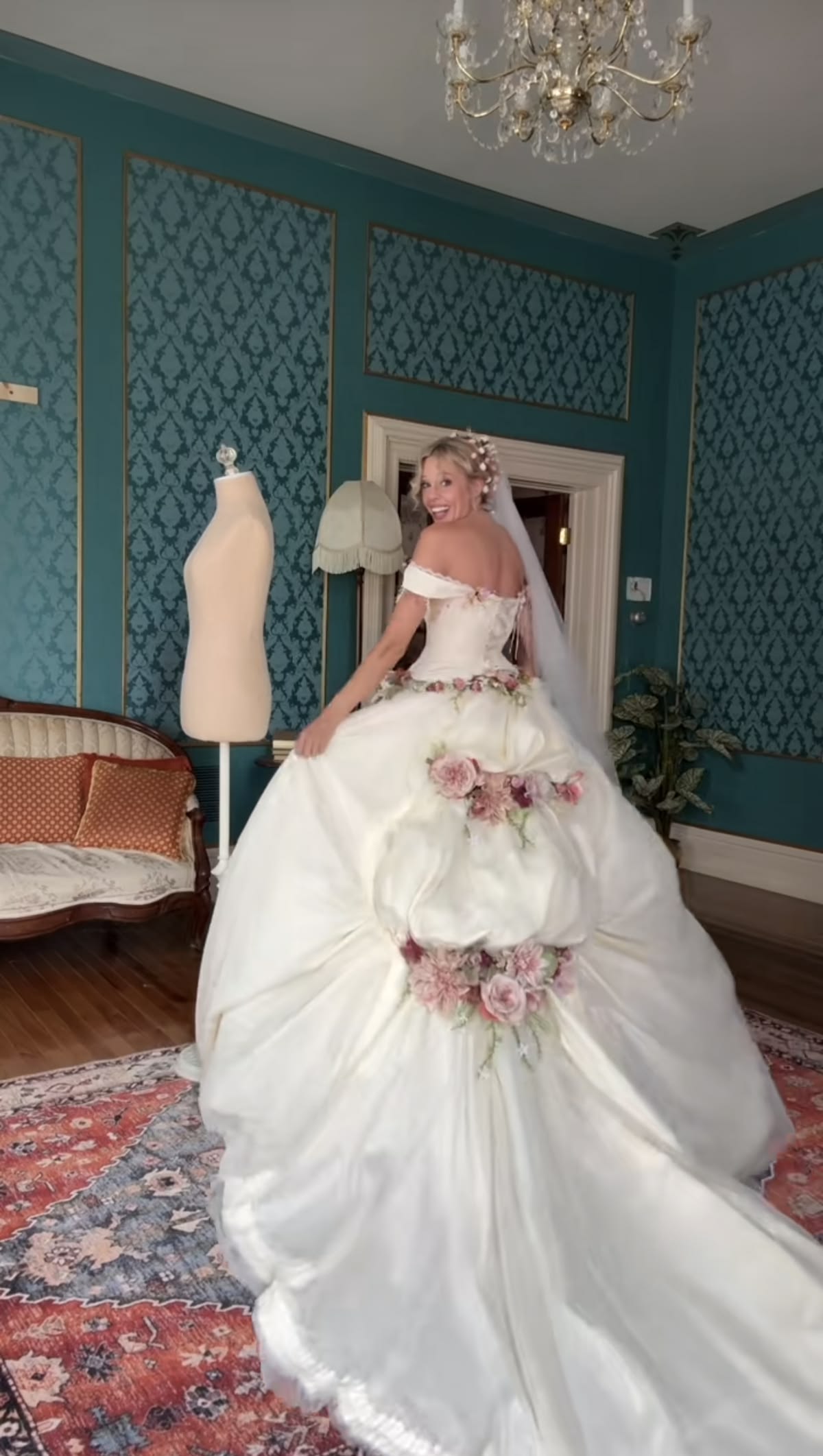 Stunning Ball Gown 3D Pink Floral White Tulle Satin Long Train Wedding Dress SH7259