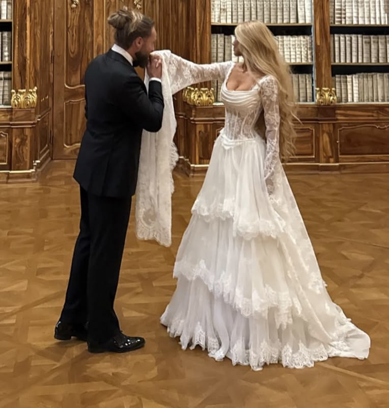 Stunning Ball Gown Corset  Lace Layered Tulle Long Wedding Dress SH7075