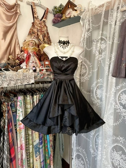 Vintage Black A Line Strapless Ruffle Satin Short Homecoming Dress Outfits SH5747