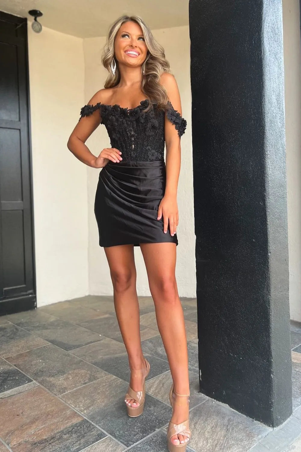 Gorgeous Sheath Off the Shoulder Black Short Homecoming Dress with Appliques SH7983