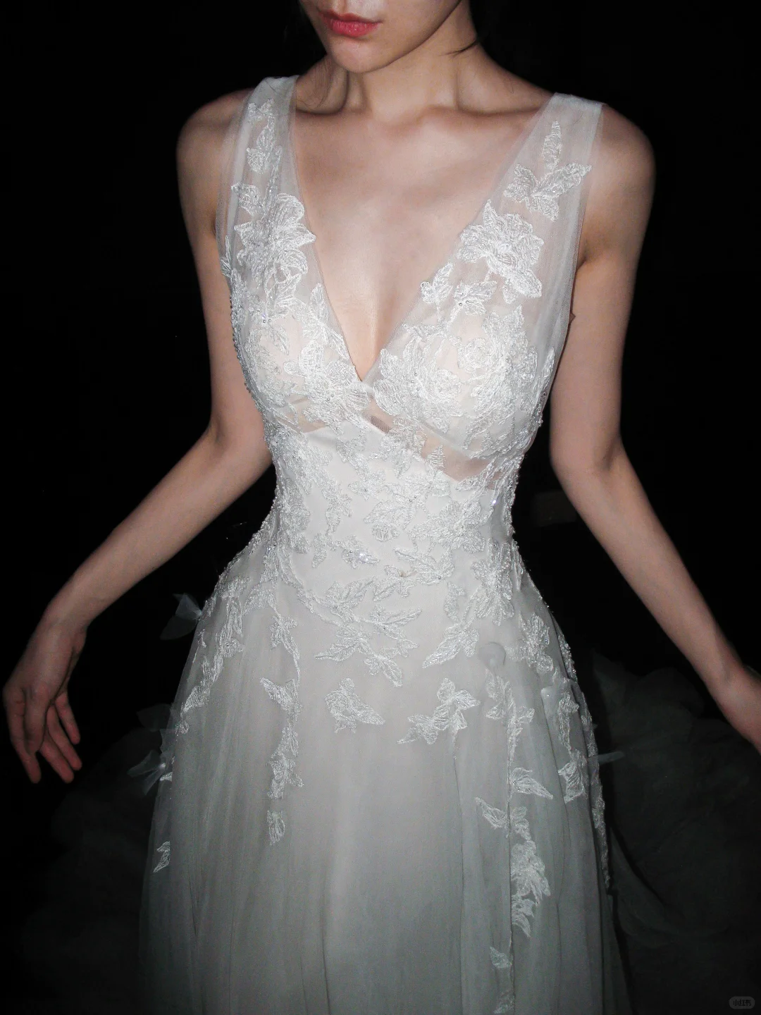 Gentle A Line V Neck Appliques White Tulle Long Wedding Dress SH5956