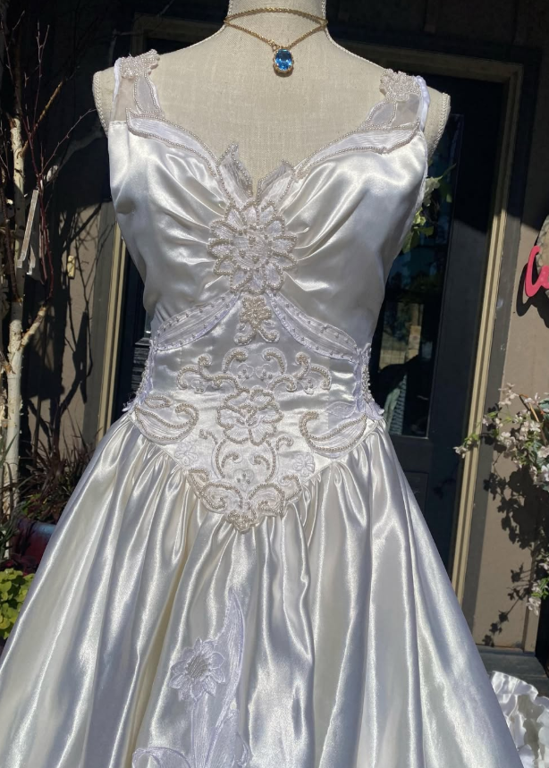 Retro A Line V Neck White Pearl Floral Satin Wedding Dress Prom Dress SH5942