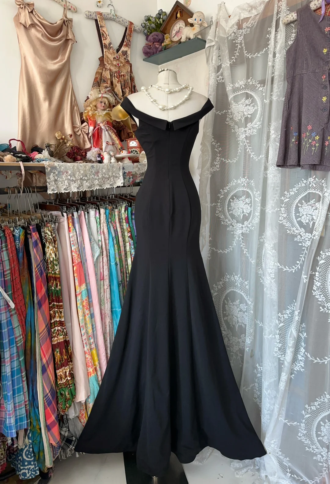 Elegant Vintage Mermaid V Neck Black Classic Satin Long Gradation Prom Dress SH5362