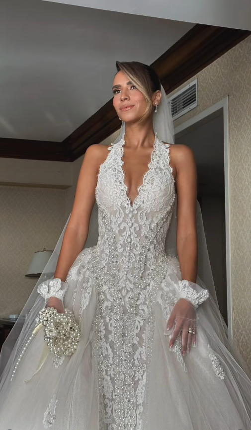 Elegant Exquisite Rhinestone Ball Gown Halter White Lace Tulle Long Wedding Dress SH4937