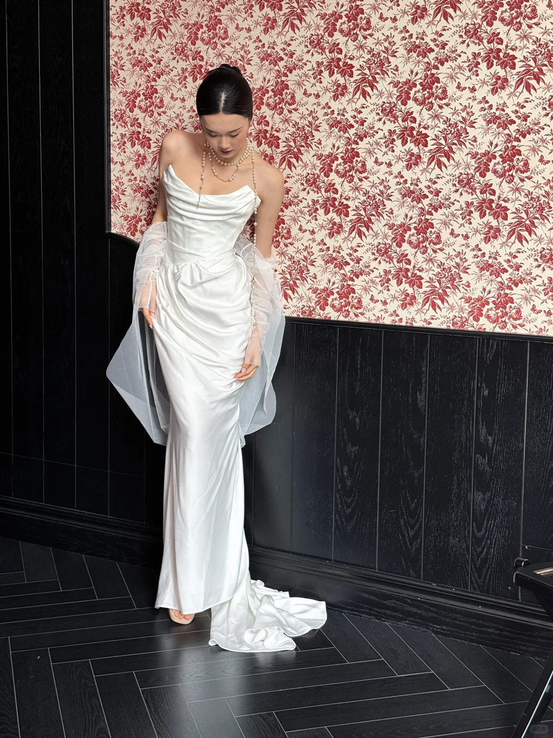 Elegant Simple Sheath Strapless White Pleated Satin Long Wedding Dress SH4755