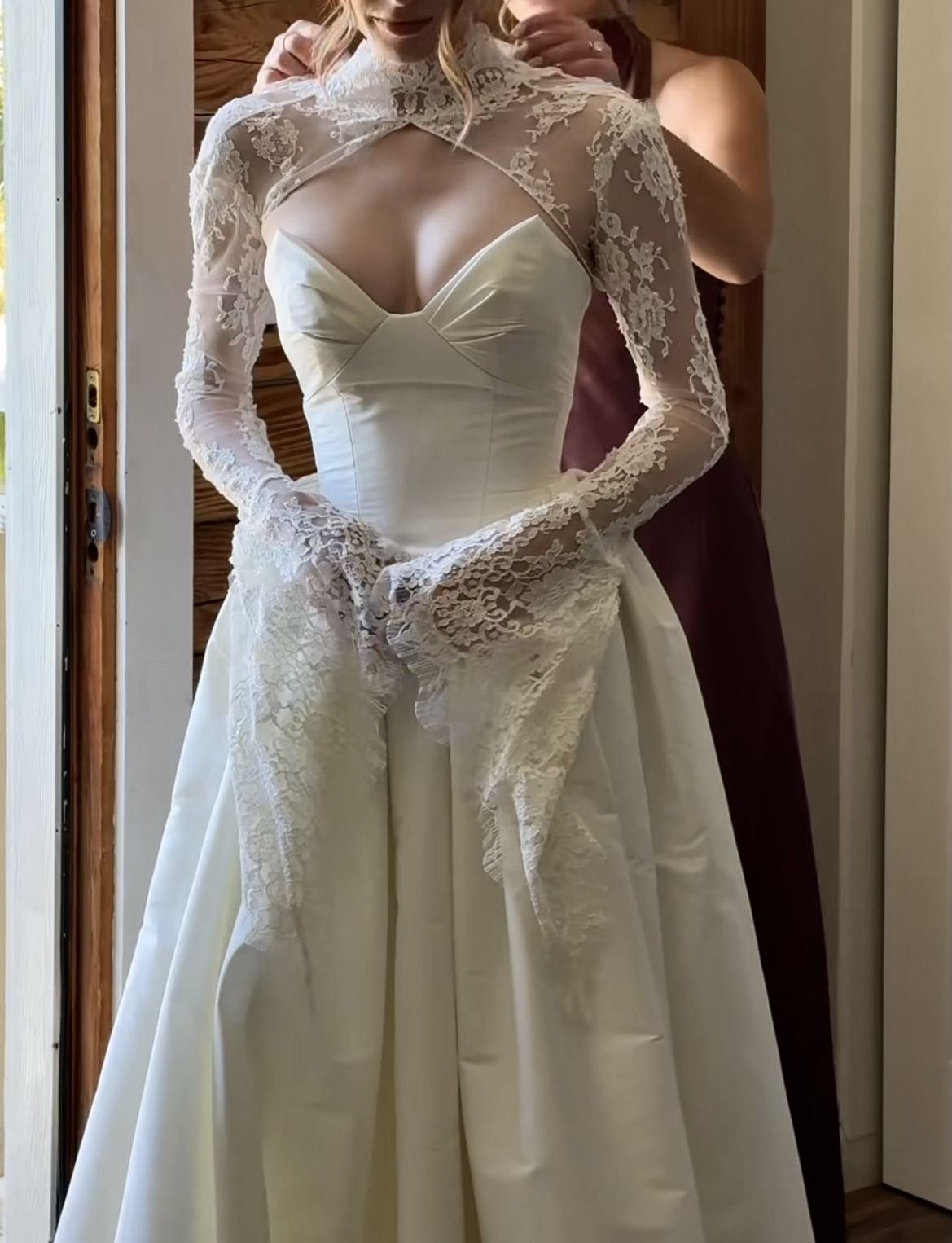 Pretty Ball Gown Sweetheart Neck White Satin Lace Long Wedding Dress SH7073