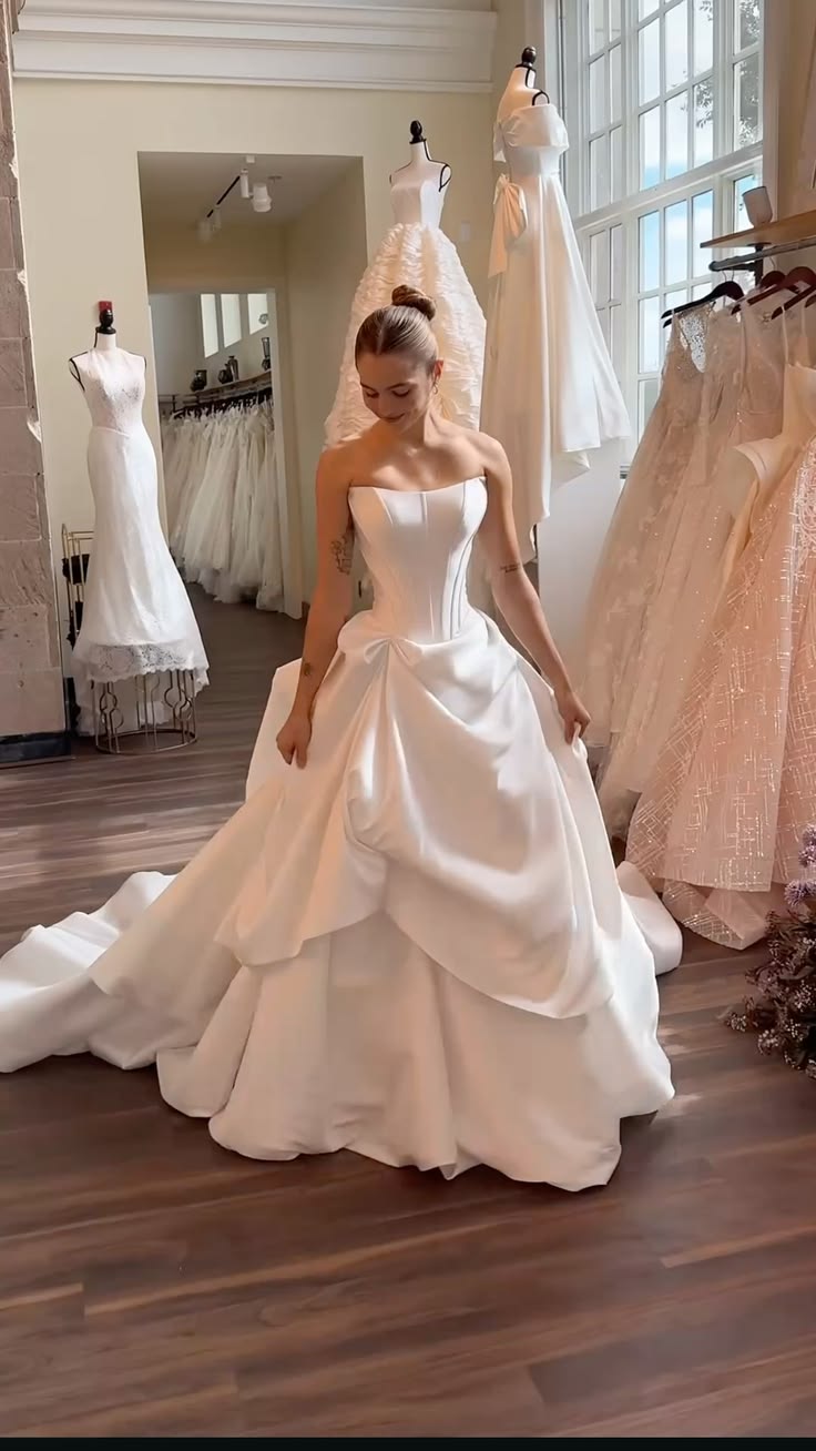 Romantic Ball Gown Strapless Corset Pleated White Satin Long Wedding Dress SH7068