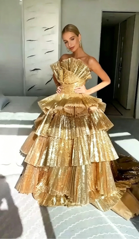 Luxurious Gold Strapless Pleated Irregular Neck Layered Prom Dress Ball Gown Quinceañera Party Dress SH1016