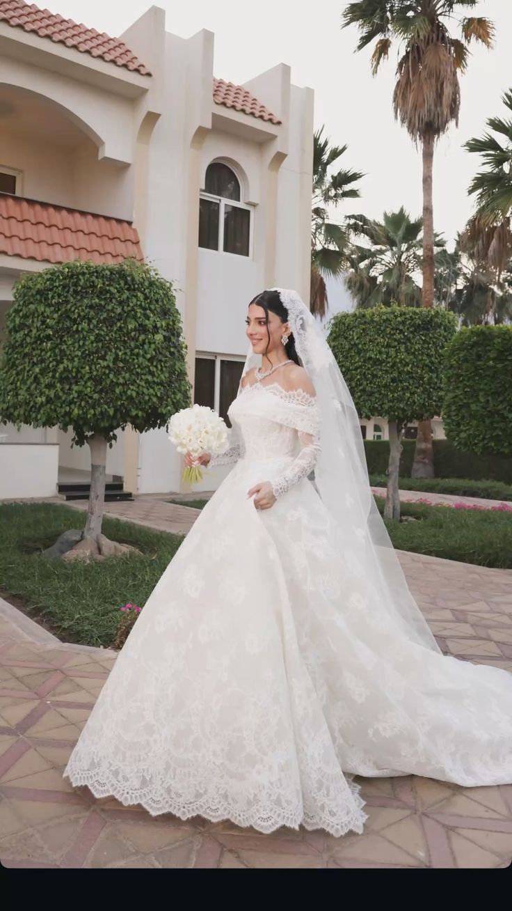 Elegant A Line Long Sleeve Exquisite White Lace Long Wedding Dress SH8744