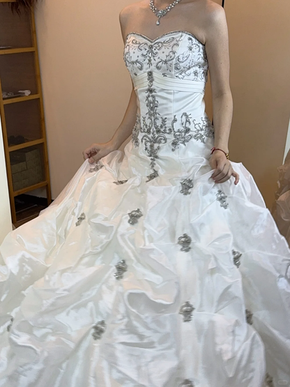 White Vintage Ball Gown Strapless Layered Beaded Satin Long Prom Dress 16th Birthday Dress SH5204