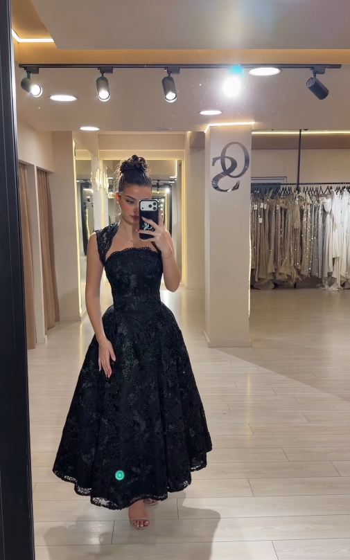 Elegant Classic A Line Straps Black Lace Backless Long Prom Dress SH5305