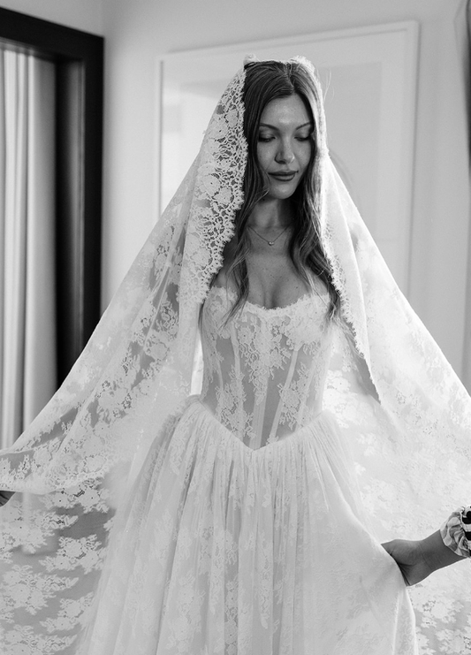 Elegant Ball Gown Sweetheart Neck Corset White Lace Wedding Dresses SH4704