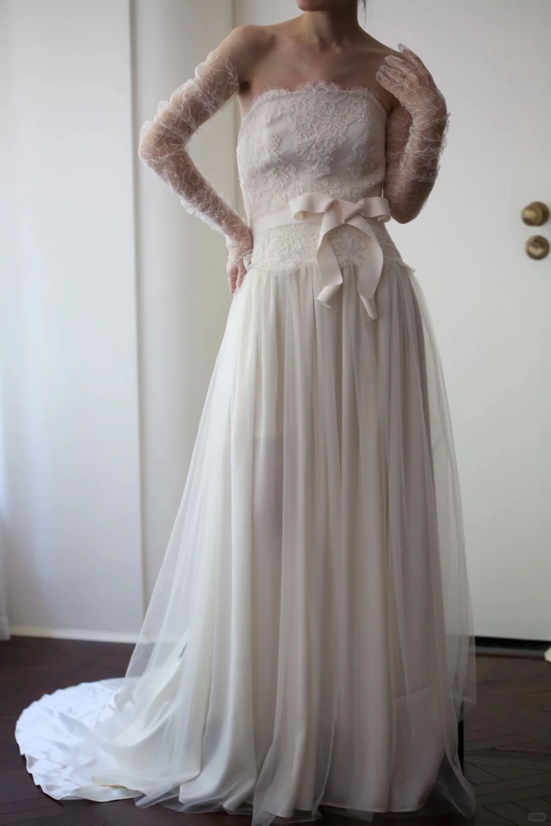 Vintage Ivory A Line Long Sleeve Lace Tulle Long Wedding Dress SH6613