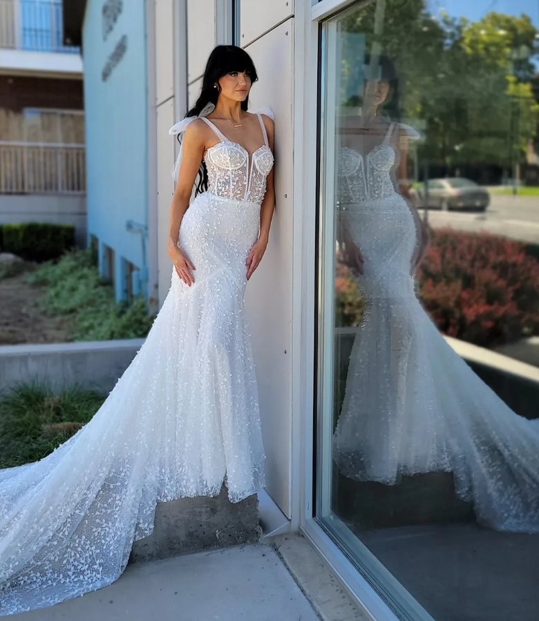 Stunning Mermaid Straps White Lace Appliques Tulle Long Train Wedding Dress SH7124