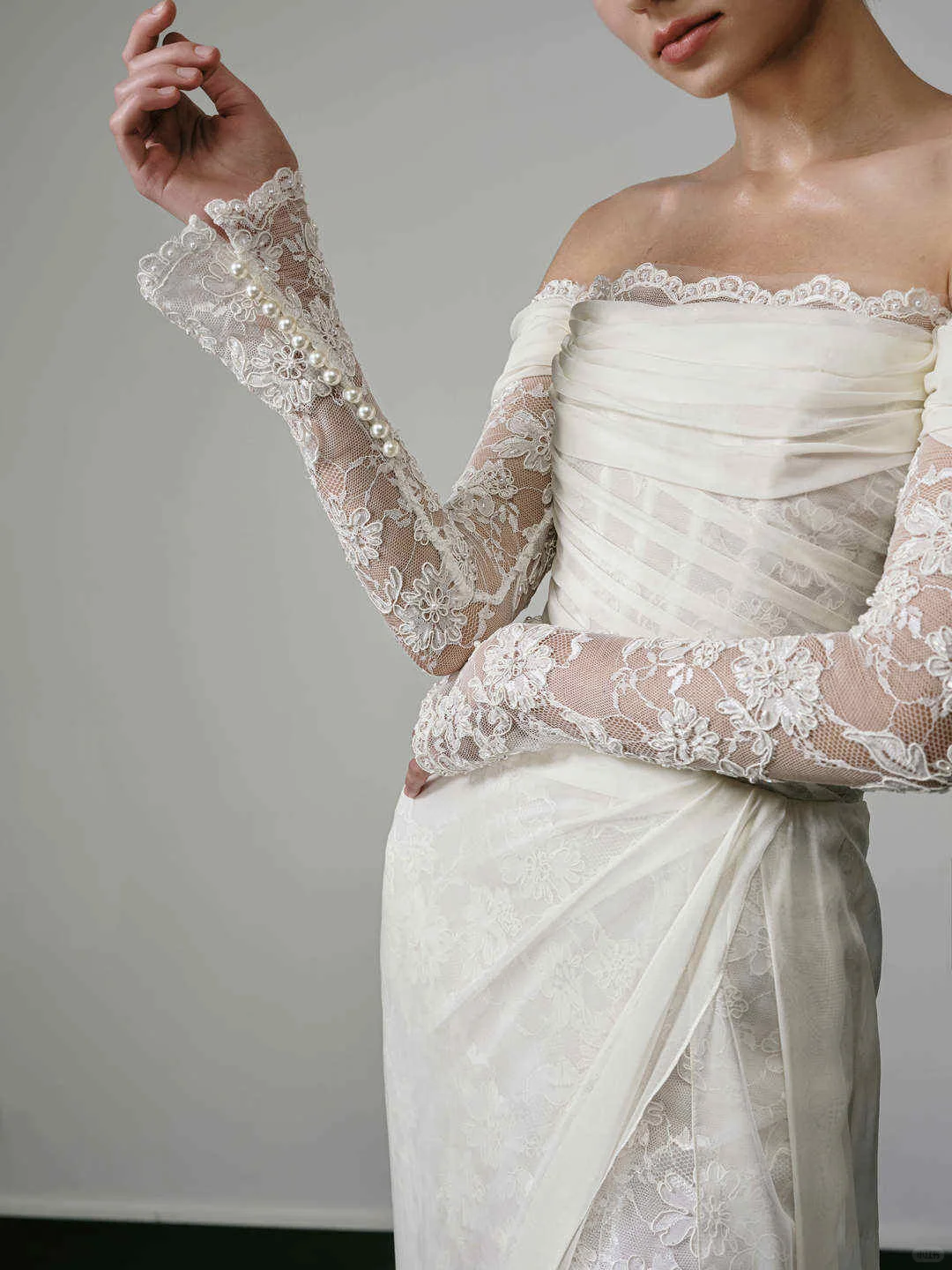 Stylish Mermaid Long Sleeve V Neck White Lace Tulle Wedding Dress with Slit SH8914