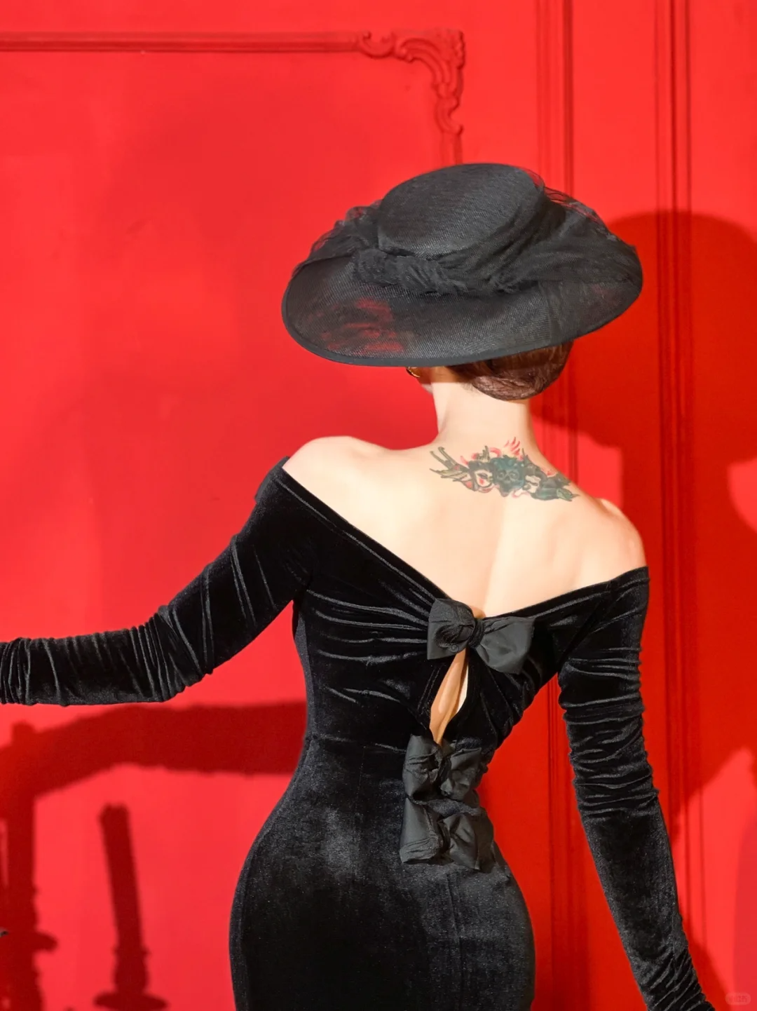 Vintage Sheath Long Sleeve Black Velvet Tea Length Prom Dress Evening Dress with Bow SH4254