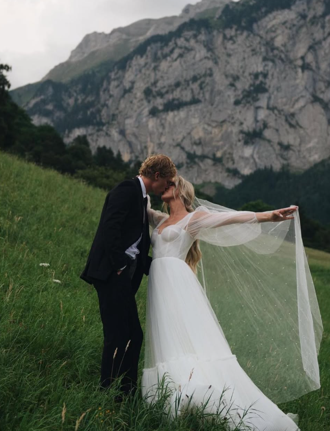 Charming A Line Long Sleeve White Tulle Long Train Wedding Dress SH7128