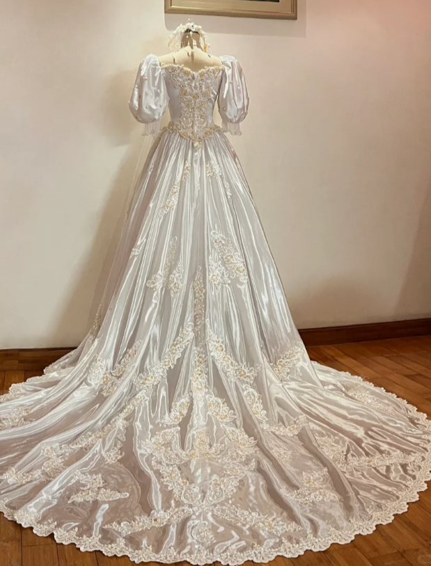 Glamorous Retro Ball Gown Puff Sleeve Beaded Satin Wedding Dress Prom Dress SH5885