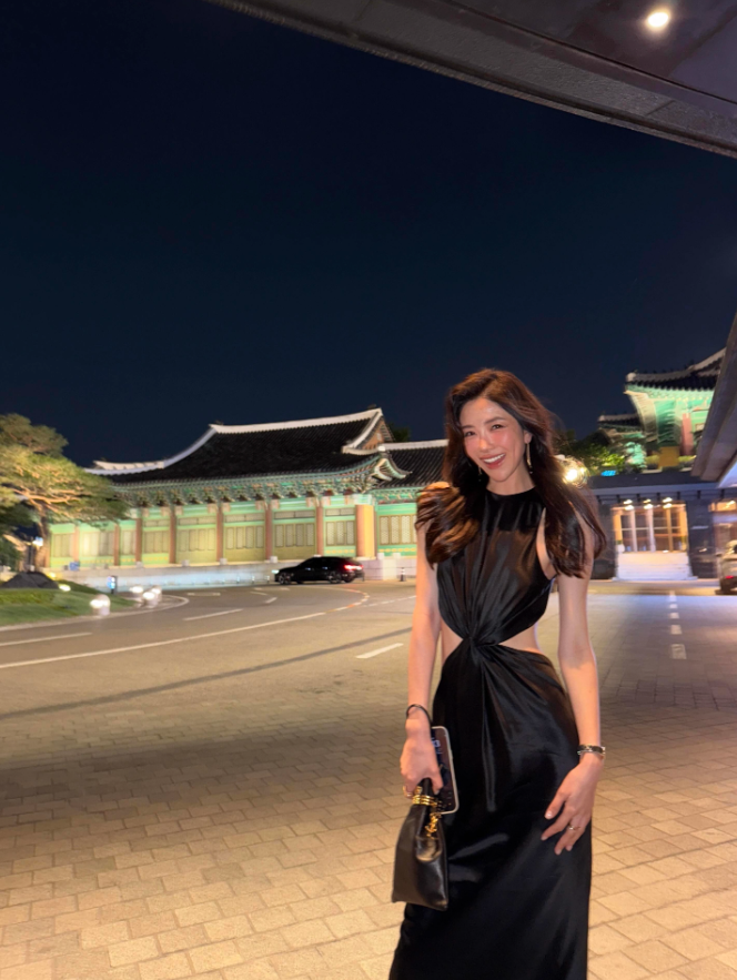 Sexy Black Sheath Round Neck Satin Open Back Long Prom Dress Date Dress SH4896