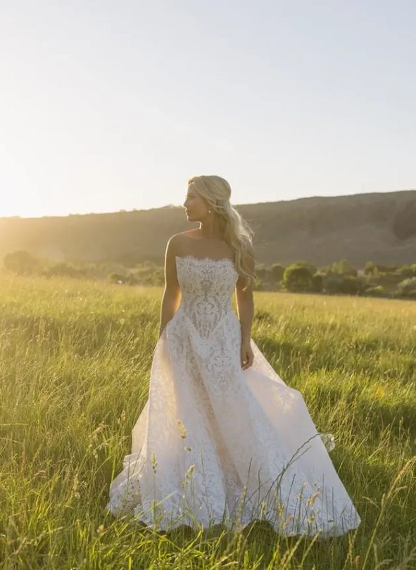 Princess Ball Gown Strapless White Lace Long Wedding Dress SH7141
